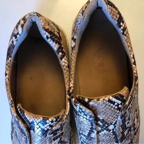 * J/Slides Snakeskin Print Unisex Slip-on Women’s size 8 Sneakers - Picture 2 of 9